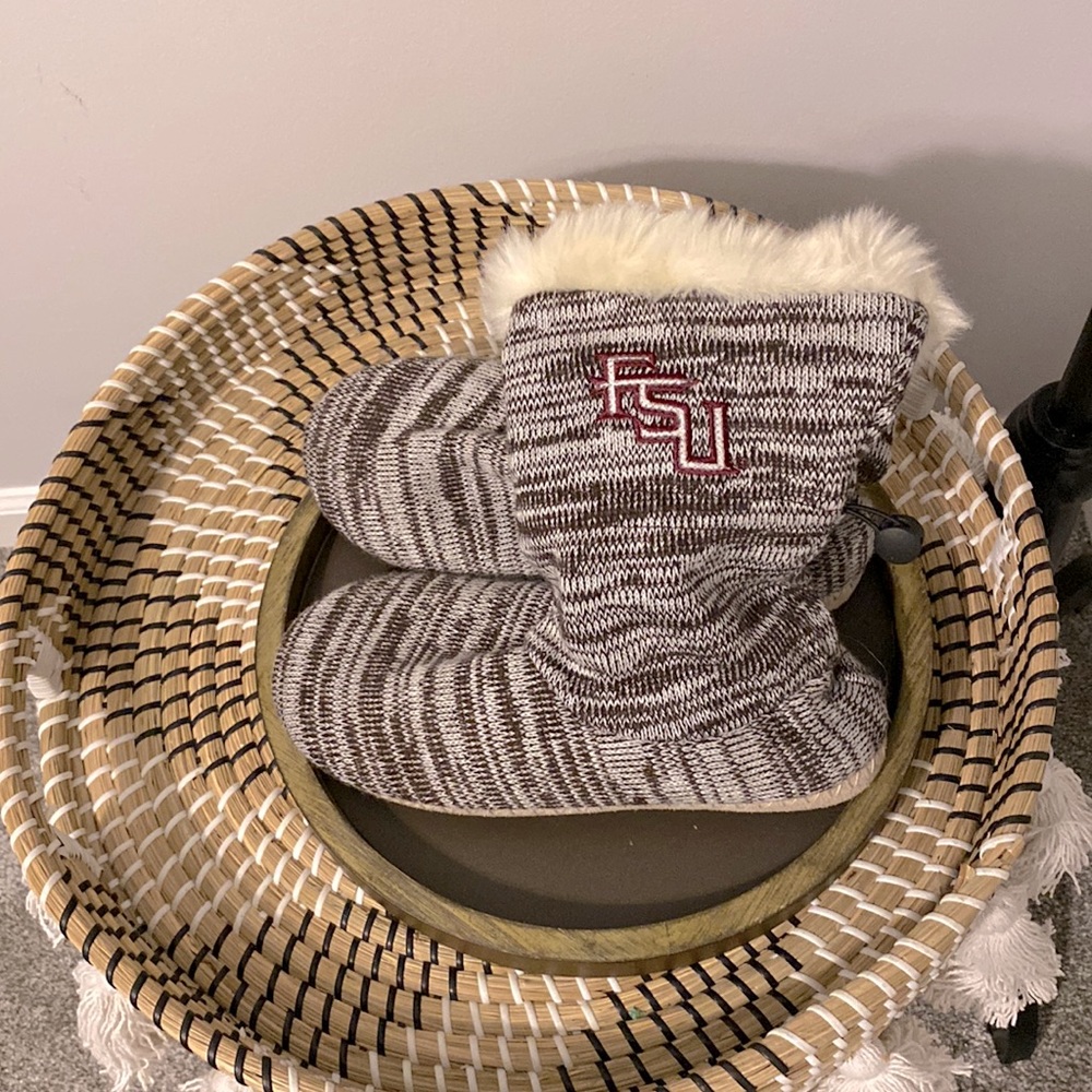 Women’s slippers FSU with faux fur, EUC, size 7-8, gently worn, no stains/defect